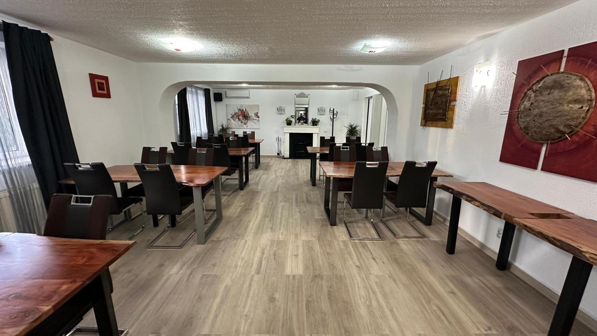 Casa Augsburg Hotel Banesti Ngoại thất bức ảnh