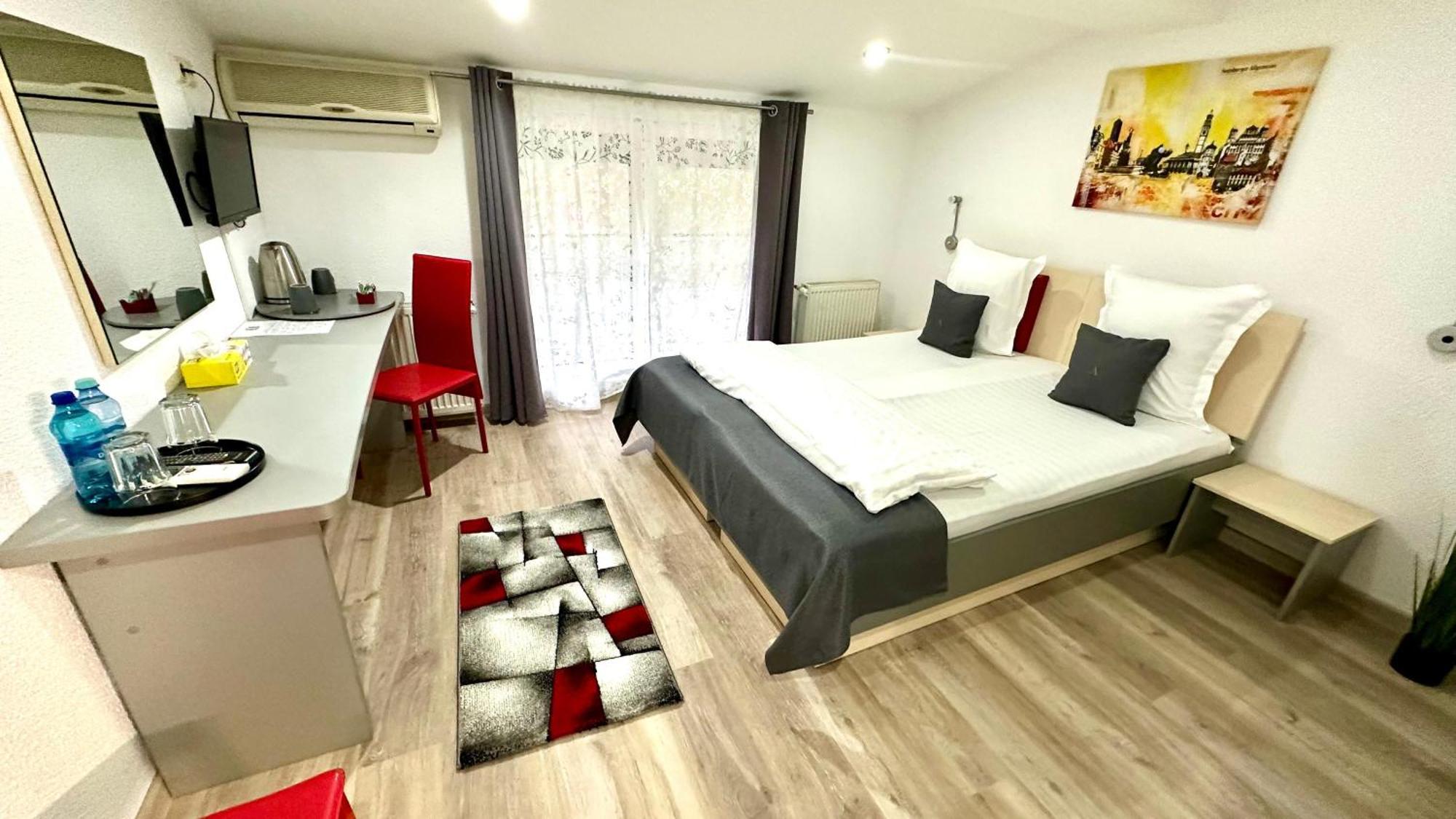 Casa Augsburg Hotel Banesti Ngoại thất bức ảnh