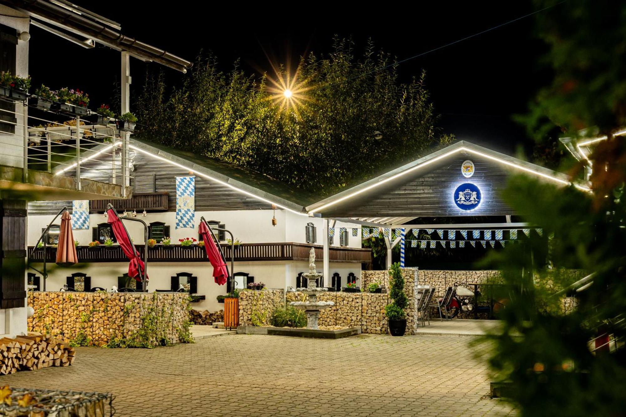 Casa Augsburg Hotel Banesti Ngoại thất bức ảnh