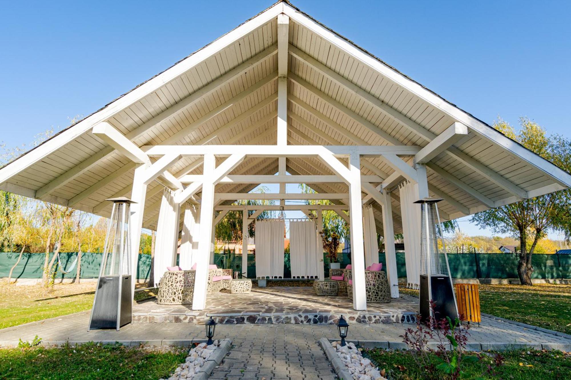 Casa Augsburg Hotel Banesti Ngoại thất bức ảnh