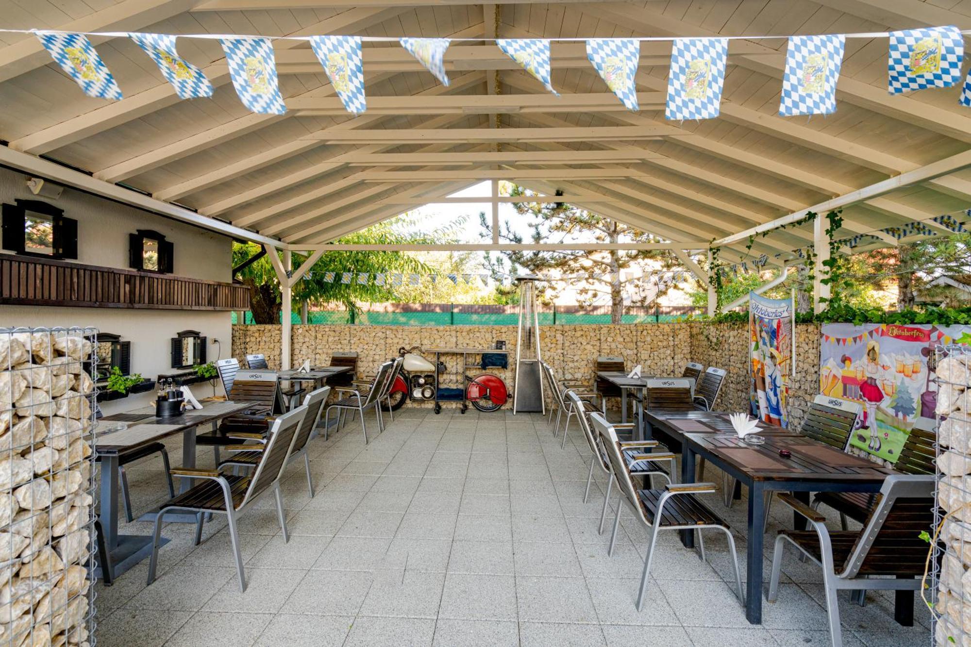 Casa Augsburg Hotel Banesti Ngoại thất bức ảnh