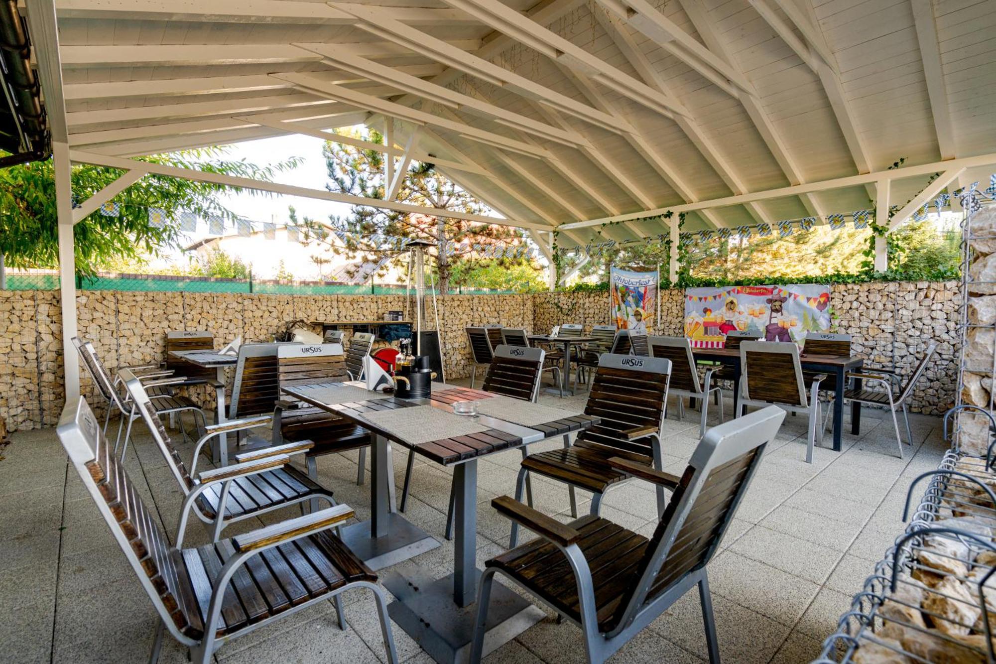 Casa Augsburg Hotel Banesti Ngoại thất bức ảnh