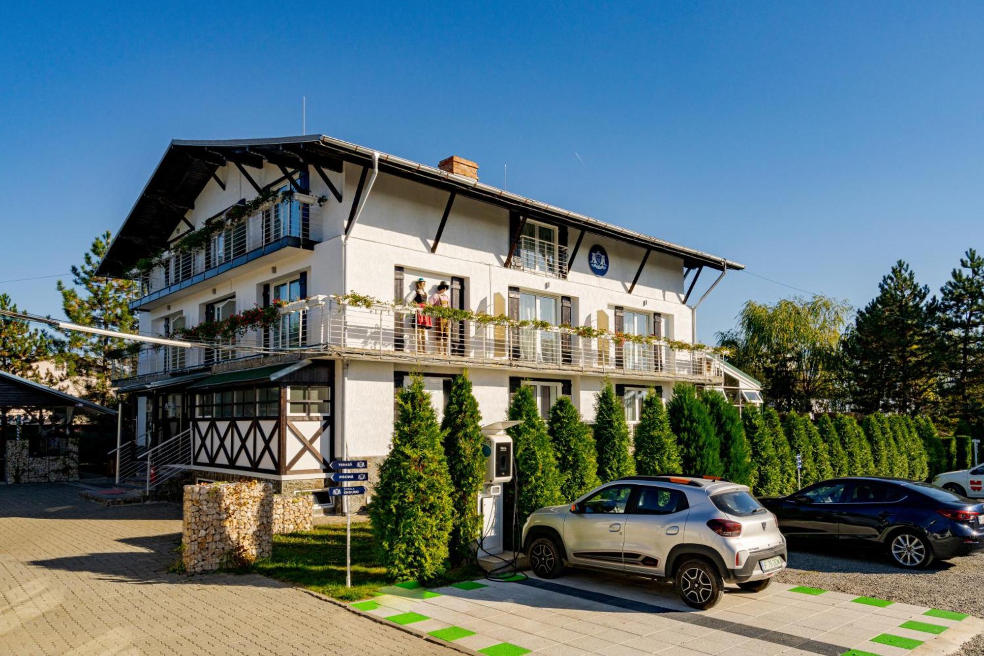 Casa Augsburg Hotel Banesti Ngoại thất bức ảnh