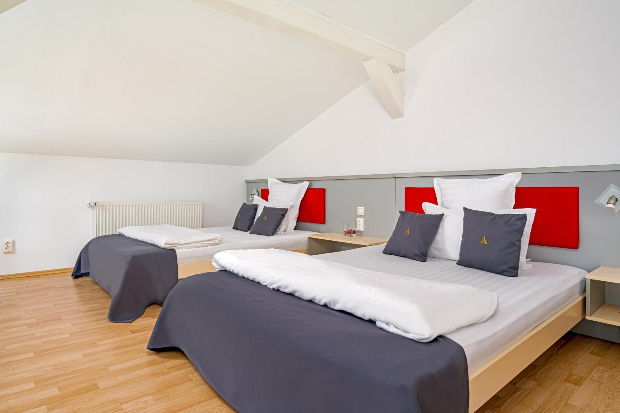 Casa Augsburg Hotel Banesti Ngoại thất bức ảnh