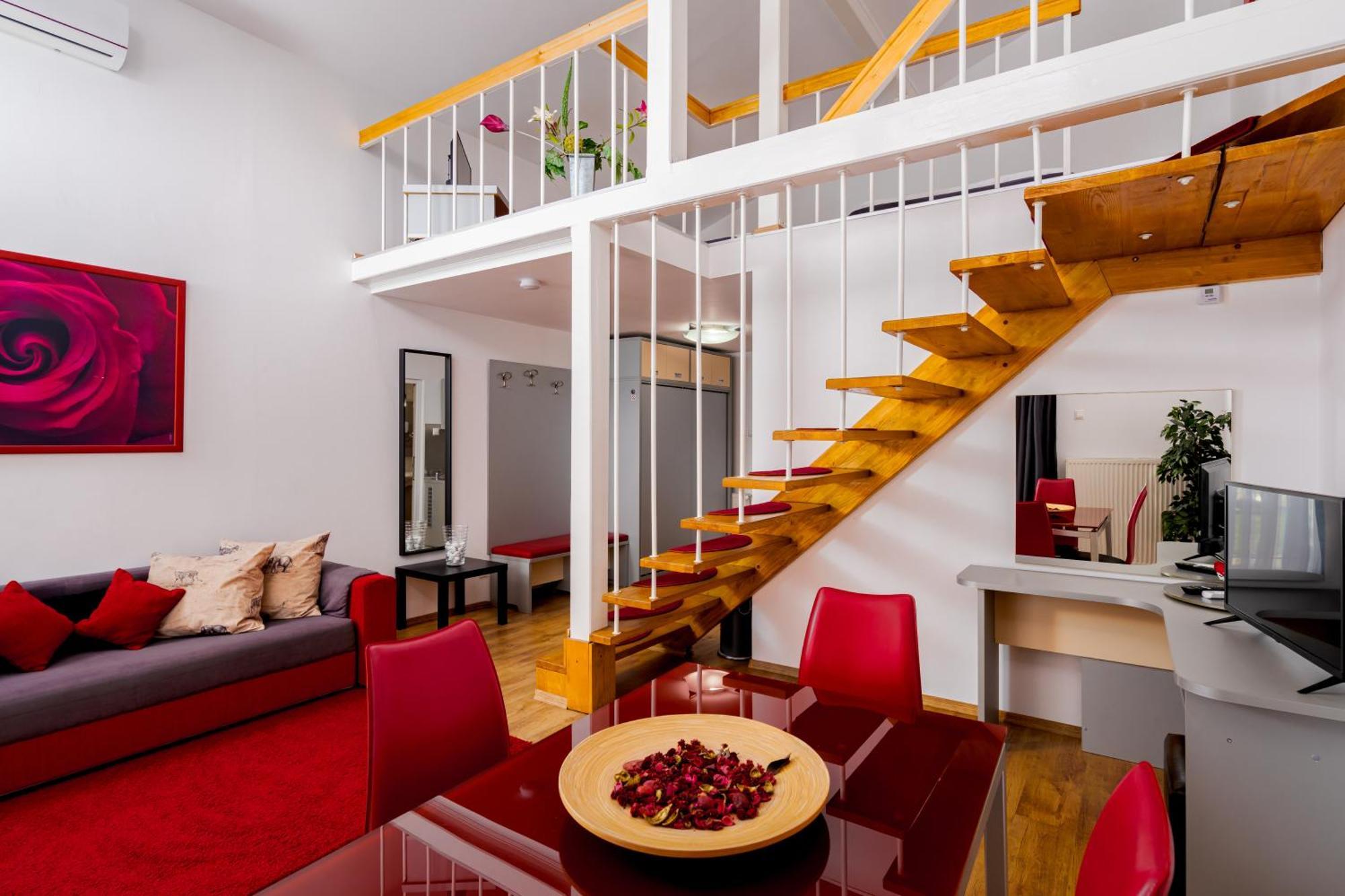 Casa Augsburg Hotel Banesti Ngoại thất bức ảnh