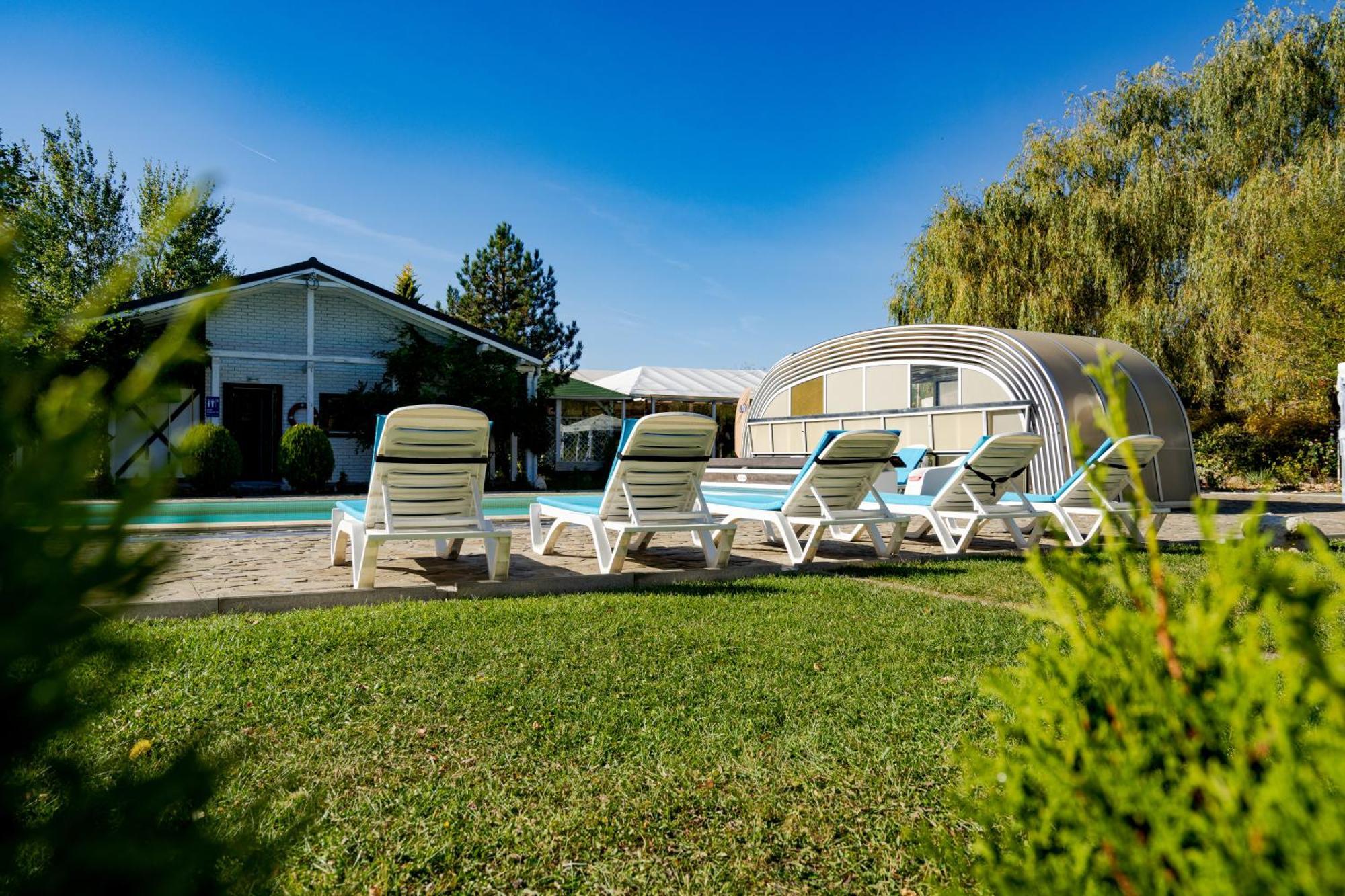 Casa Augsburg Hotel Banesti Ngoại thất bức ảnh