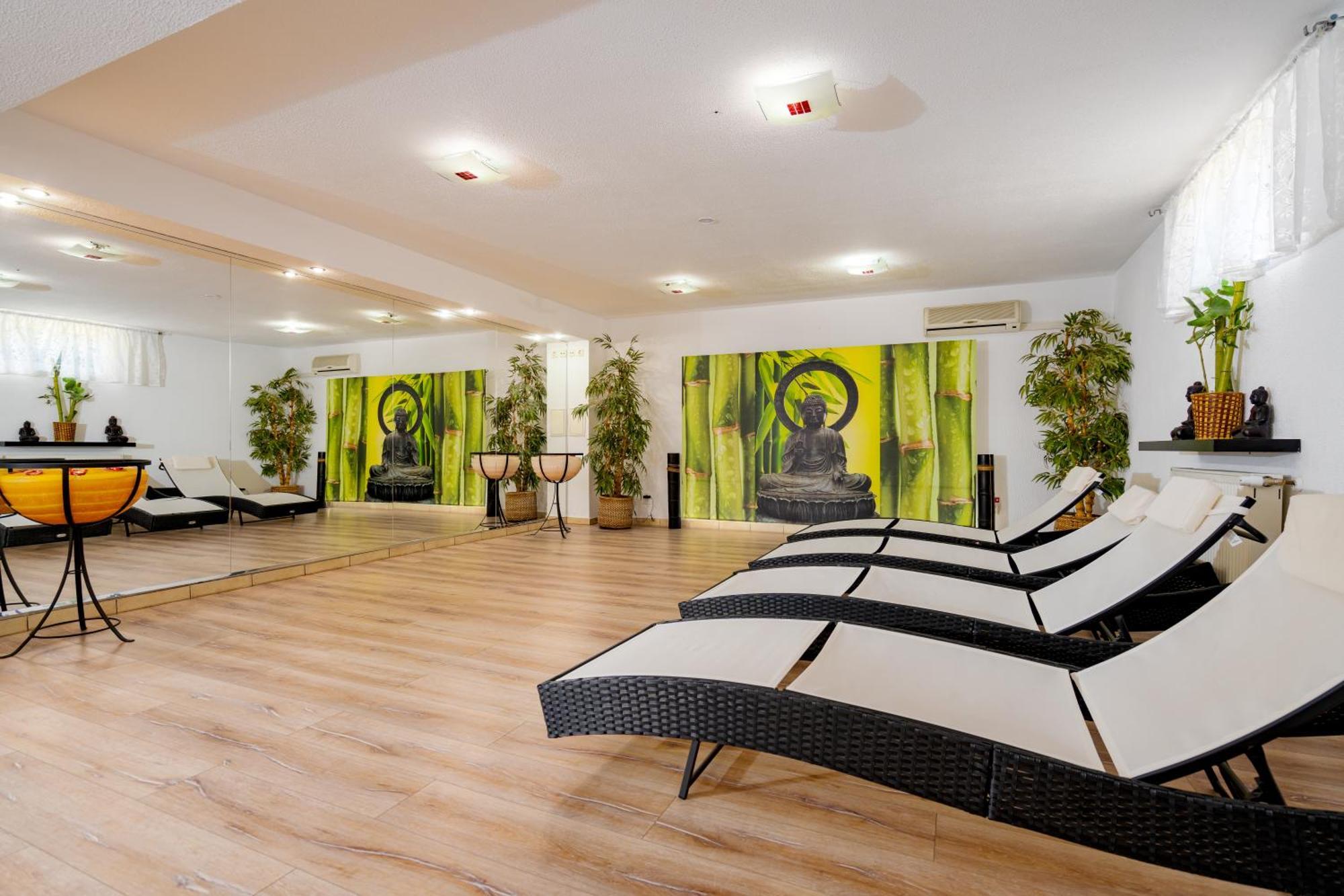 Casa Augsburg Hotel Banesti Ngoại thất bức ảnh