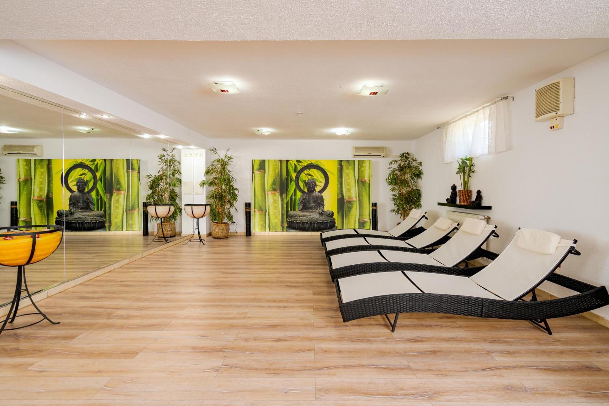 Casa Augsburg Hotel Banesti Ngoại thất bức ảnh